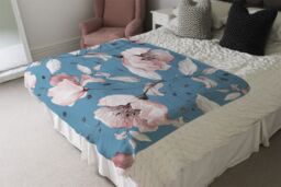 Benjamin Tate Design Pink Flowers On Blue Blanket in Natural - Size: 120 cm x 150 cm - thumbnail 3