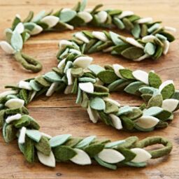 Paper High Felt Greenery Christmas Garland in Green - thumbnail 3