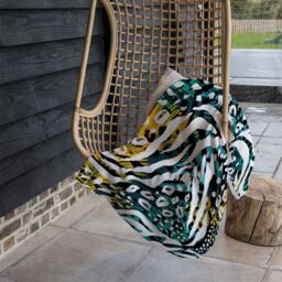 Benjamin Tate Design Tropical Leaves & Animal Print Blanket in Natural - Size: 120 cm x 150 cm - thumbnail 4