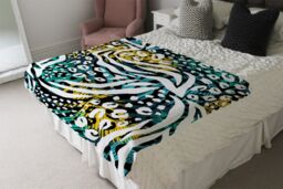 Benjamin Tate Design Tropical Leaves & Animal Print Blanket in Natural - Size: 120 cm x 150 cm - thumbnail 3