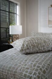 The Lyndon Company Tulle Extrasoft 100% Cotton Breathable Duvet Cover Set in Natural - Size: Super King - thumbnail 4