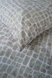 The Lyndon Company Tulle Extrasoft 100% Cotton Breathable Duvet Cover Set in Natural - Size: Super King - thumbnail 5