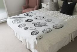 Benjamin Tate Design Set of space objects planets, stars Designer Blanket in Natural - Size: 120 cm x 150 cm - thumbnail 4