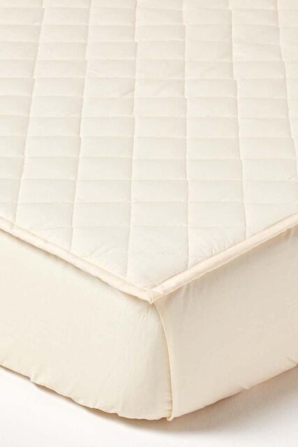 Homescapes Luxury 300 TC Quilted Deep Fitted Mattress Protector in Cream - Size: Single