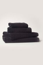 Homescapes Combed Egyptian Cotton Towel 700 GSM in Black