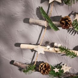 Dibor Christmas Hanging Shooting Star Tree Ladder 70cm in White - thumbnail 6