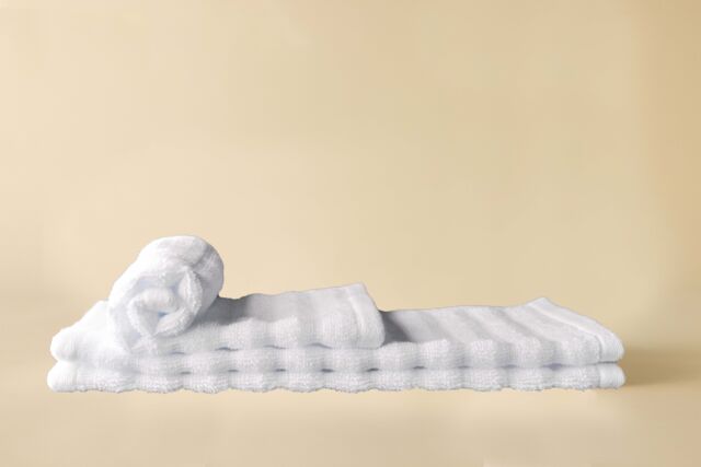 surrey down 100% Cotton Luxury Hotel Guest Towels (2 pack) in White