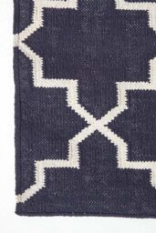 Homescapes Edmonton Cotton Geometric Pattern Kilim Rug in Navy - Size: 160 cm x 230 cm - thumbnail 3