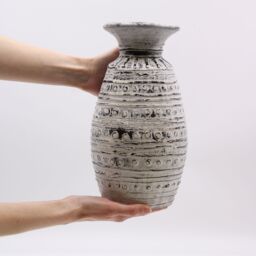 KDMD Classic Shaped Vase - Cream - thumbnail 2