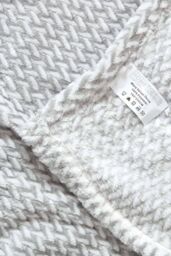 Homescapes Mora Faux Fur Velvet Throw in Grey - Size: 130 cm x 160 cm - thumbnail 5