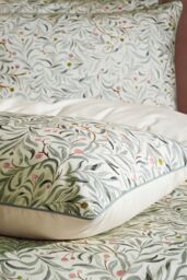 Edinburgh Weavers Malory Botanical Luxury Cotton Piped Duvet Cover Set in Green - Size: Double - thumbnail 4