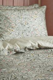 Edinburgh Weavers Malory Botanical Luxury Cotton Piped Duvet Cover Set in Green - Size: Double - thumbnail 3