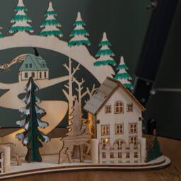 Samuel Alexander 19cm Battery Operated Light up Christmas Wooden Reindeer Village Scene with LEDs in Brown - thumbnail 7
