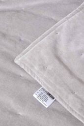 Homescapes Velvet Quilted Throw 100% Cotton, Soft & Luxurious Blanket in Light Grey - Size: 125 cm x 150 cm - thumbnail 6