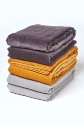 Homescapes Velvet Quilted Throw 100% Cotton, Soft & Luxurious Blanket in Light Grey - Size: 125 cm x 150 cm - thumbnail 5