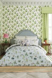 Sanderson 'Woodland Chorus' Cotton Cushion in Light Beige - Size: 45 cm x 45 cm - thumbnail 4