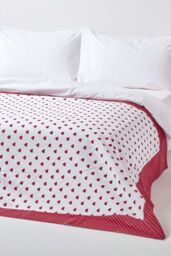 Homescapes Cotton Heart Decorative Sofa Throw in Red - Size: 150 cm x 200 cm - thumbnail 3