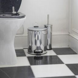 Harbour Housewares 2x Round Bathroom Pedal Bins - 5L Stainless Steel Slim Rubbish Dustbin in Silver - thumbnail 5