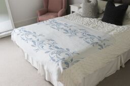 Benjamin Tate Design Decorative Swirls & Flowers Blanket in Natural - Size: 120 cm x 150 cm - thumbnail 3
