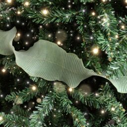 Melody Maison Green Sparkle Ruffle Christmas Tree Ribbon - 270cm (2.7m / 106.3') - thumbnail 6