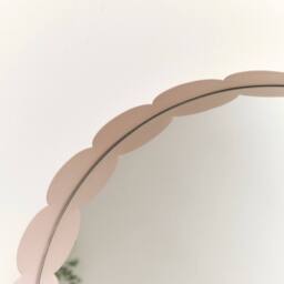 Melody Maison Light Pink Scallop Framed Round Mirror - 50cm X 50cm in Baby Pink - Size: 50 cm X 50 cm - thumbnail 6
