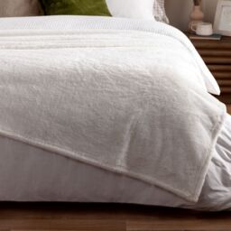 Furn Kallu Reversible Faux-Fur Throw in Ecru - Size: 150 cm x 200 cm - thumbnail 5