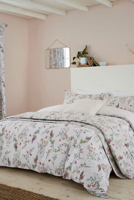 Sanderson 'Alnwick Gardens' Cotton Duvet Cover Set in Cream - Size: King