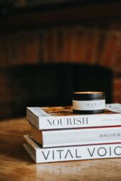 Imvelo Candle Co Travel Tin - Oud Wood + Vanilla in Black - thumbnail 2
