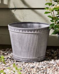 Dibor Vintage Style Rippled Grey Planter Galvanised Trough Bucket Flower Pot Embossed Round Outdoor Garden Planter (H)31cm, (Dia) 25cm - thumbnail 2