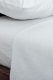 Homescapes Luxury Brushed Cotton Flannelette Flat Sheet 100% Cotton in White - Size: Single Flat - thumbnail 2