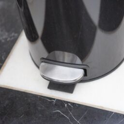 Harbour Housewares 2x Round Bathroom Pedal Bins - 5L Stainless Steel Slim Rubbish Dustbin in Black - thumbnail 6