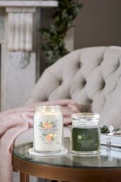Yankee Candle Silver Sage & Pine Signature Medium Jar Candle - thumbnail 5