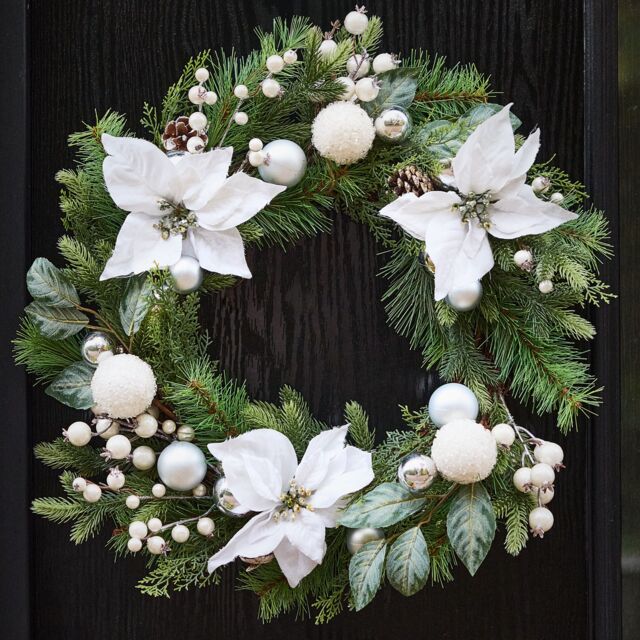 Dibor Valley Snowdrift Xmas Wreath Front Door Christmas Wreath 42cm in White - image 1