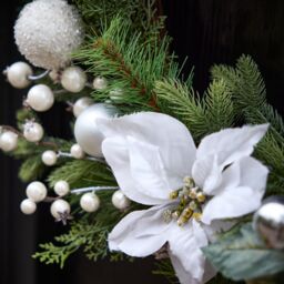 Dibor Valley Snowdrift Xmas Wreath Front Door Christmas Wreath 42cm in White - thumbnail 6