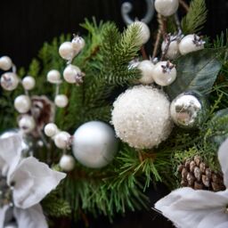 Dibor Valley Snowdrift Xmas Wreath Front Door Christmas Wreath 42cm in White - thumbnail 5