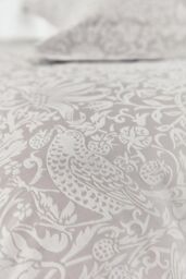 Morris & Co 'Pure Strawberry Thief' Duvet Cover in Natural - Size: Super King - thumbnail 3