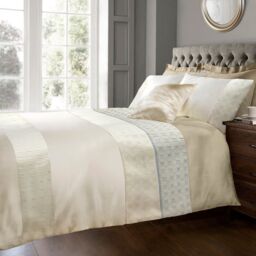 Intimates Pandora Duvet Cover & Pillowcase Set with Jacquard in Cream - Size: Double - thumbnail 3