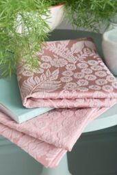 Appletree 'Toria' Arts & Crafts Floral Jacquard Duvet Cover Set in Light Pink - Size: Super King - thumbnail 4