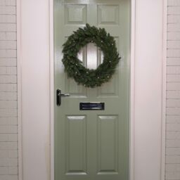 Samuel Alexander 60cm Plain Green Christmas Wreath with 50 Warm White LEDs & 160 Bullet Tips - thumbnail 3