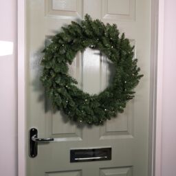 Samuel Alexander 60cm Plain Green Christmas Wreath with 50 Warm White LEDs & 160 Bullet Tips - thumbnail 4