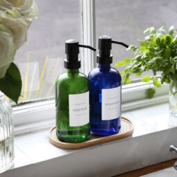 Harbour Housewares 2pc Glass Soap Dispenser Set with Bamboo Tray & Labels - 500ml - White in Green - thumbnail 5