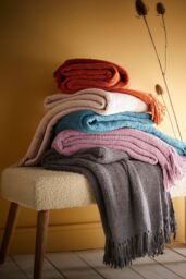 Appletree 'Chenille Throw' Textured Throw in Teal - Size: 130 cm x 180 cm - thumbnail 4