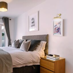 Happy Homewares Classic Traditional Adjustable Picture Wall Light with Swan Neck & Switch Button in Gold - thumbnail 7
