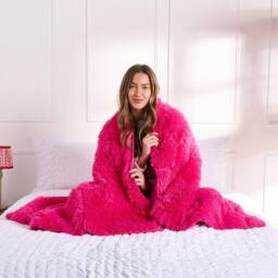 OHS Fluffy Fleece Sensory Sleep Therapy Weighted Blanket 150 x 200 cm 8kg in Bright Pink - Size: 150 cm × 200 cm - thumbnail 1