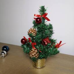 Samuel Alexander 30cm Mini Pre-Decorated Christmas Tree in Gold Pot with Red Baubles in Green
