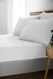Catherine Lansfield So Soft Non Iron Fitted Sheet in White - Size: Super King Fitted - thumbnail 1