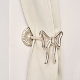 Melody Maison Set Of 2 Silver Metal Bow Curtain Tie Backs - thumbnail 3