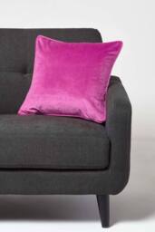 Homescapes Filled Velvet Cushion with Piped Edge 46 x 46 cm in Pink - thumbnail 2