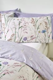 Catherine Lansfield 'Grasmere Floral' Reversible Duvet Cover Set in Lilac - Size: Single - thumbnail 3