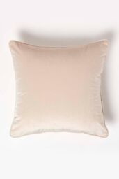 Homescapes Filled Velvet Cushion with Piped Edge 46 x 46 cm in Cream - thumbnail 3